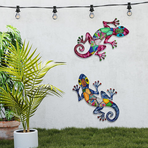 SUNREEK metal gecko decor adds playful charm to fences and patios.