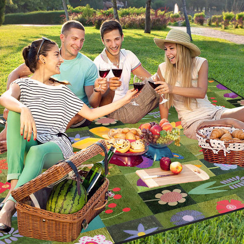 Supfitness picnic blanket features a waterproof bottom for damp ground protection.