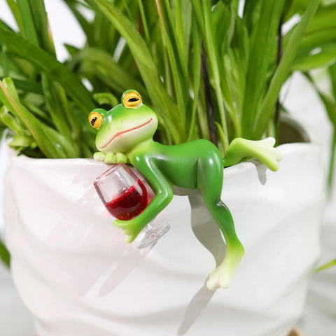 Suqorinp frog statue used as porch decor for curb appeal
