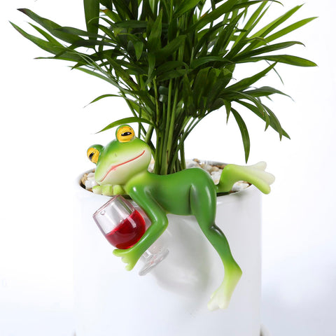 Suqorinp outdoor frog garden decor blends with greenery