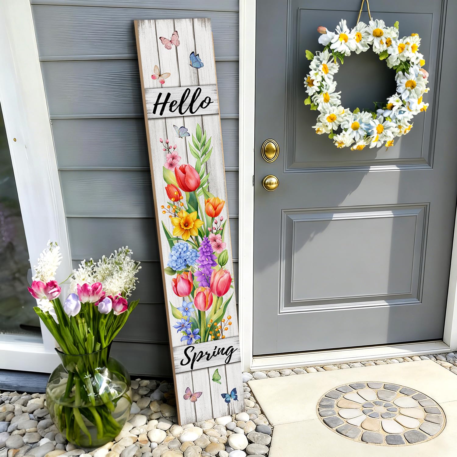 SUZEJHE Indoor/outdoor decor boosts spring curb appeal.