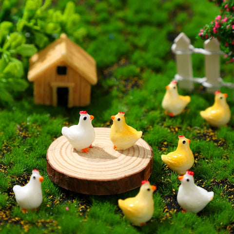 Suzile garden moss landscapes feel livelier with tiny chicken accents.