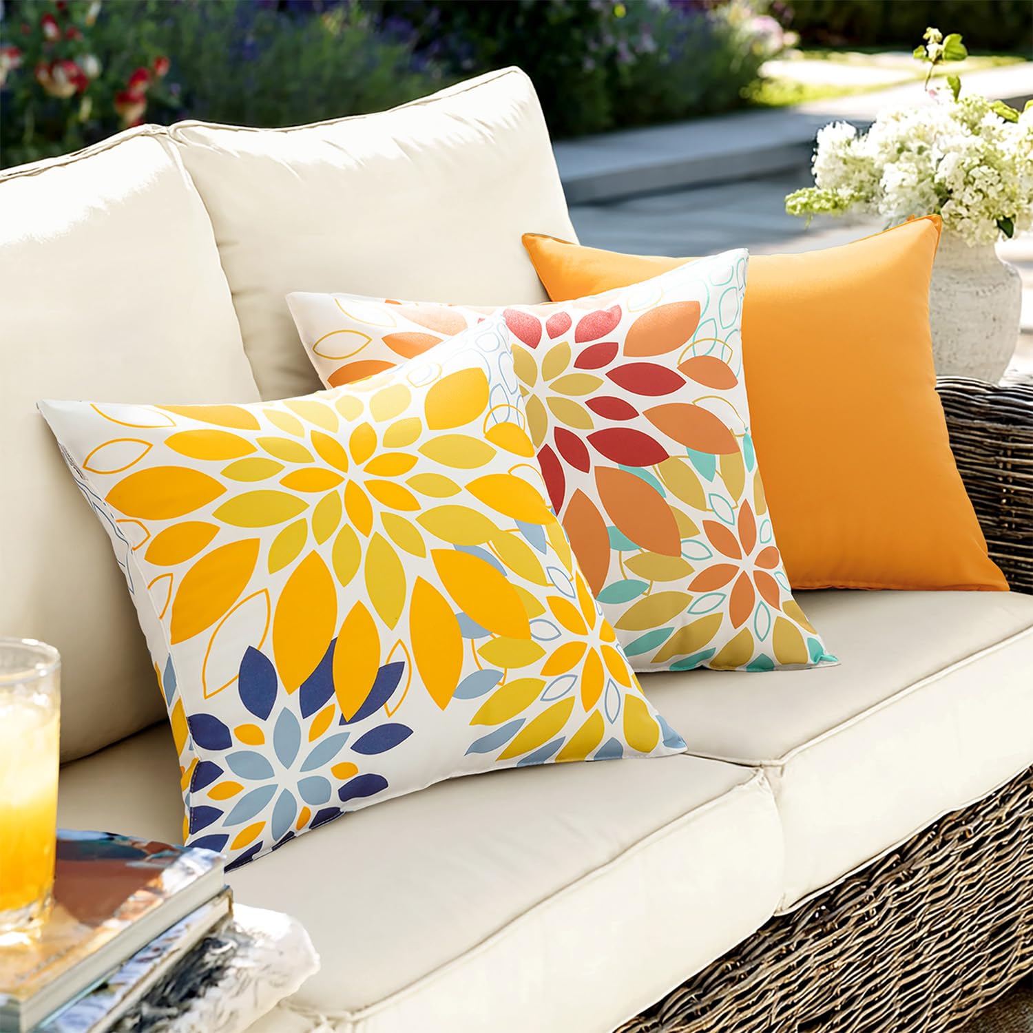 SWANCOCO waterproof fabric pillow cover protects cushions from rain and splashes