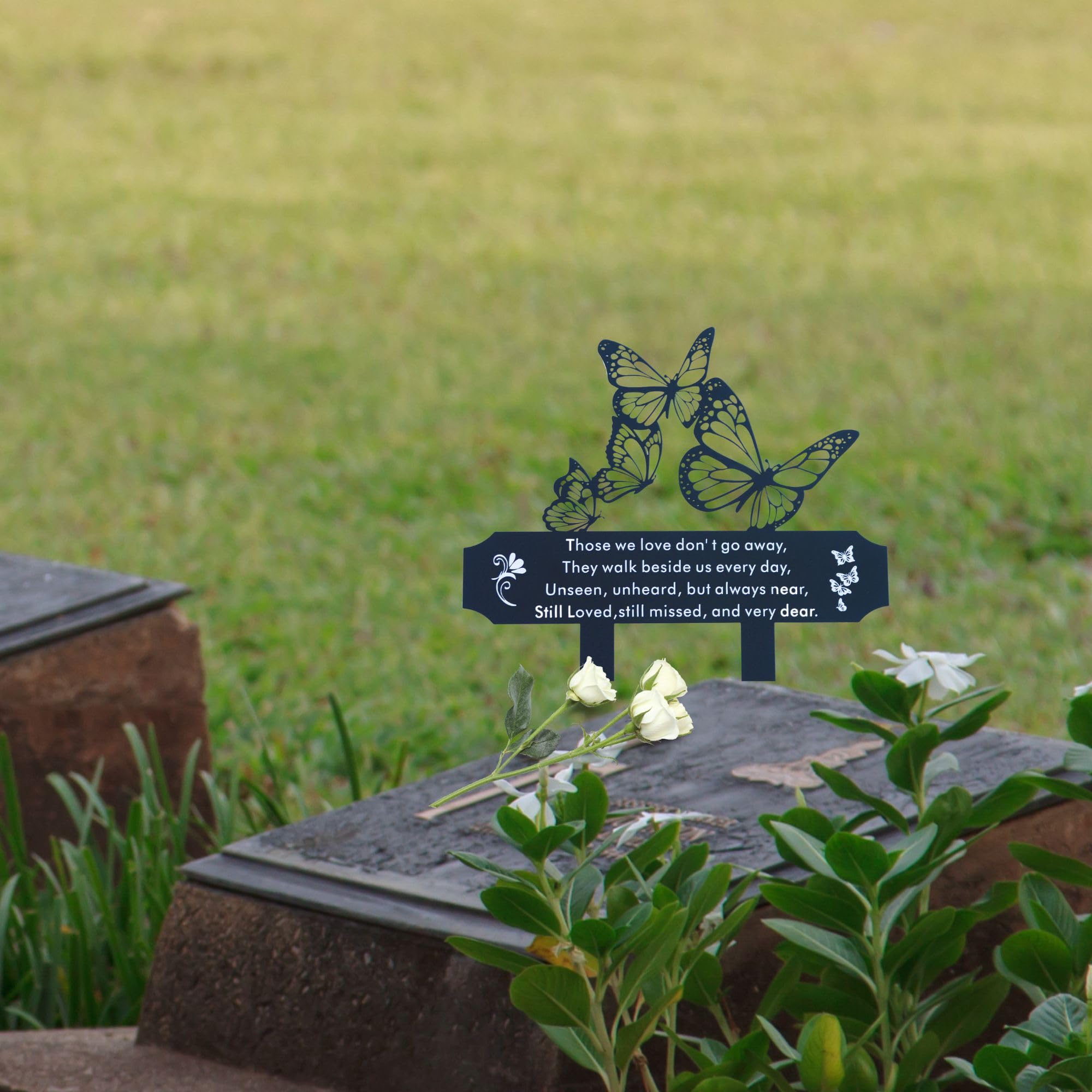 SWEEARTH cemetery garden decor creates a focal centerpiece for outdoor memorials.