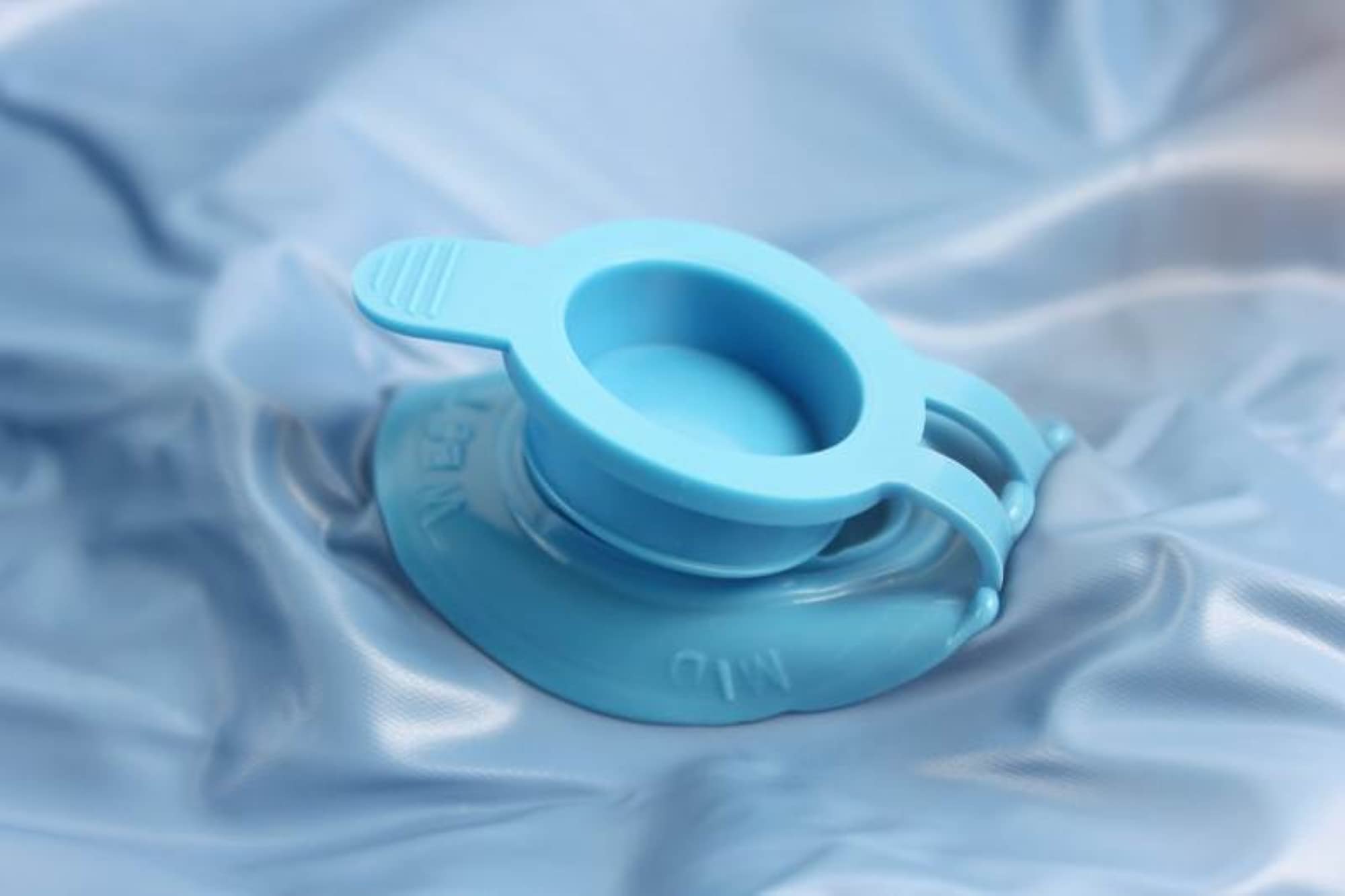 Swimline Air Pillow 4x4 inflation process demonstrates quick setup