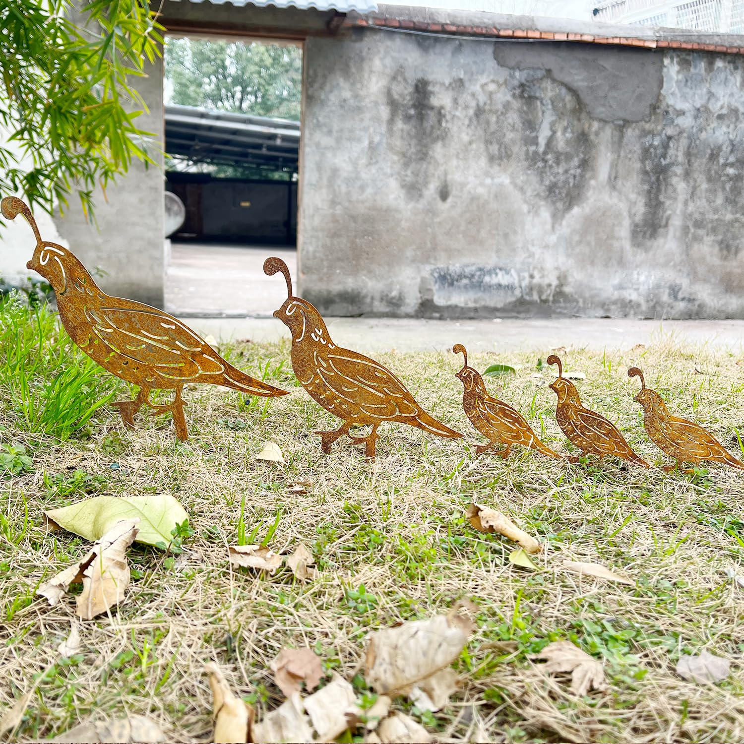 SWNACOR metal quail bird statues enhance yard art with natural patina.