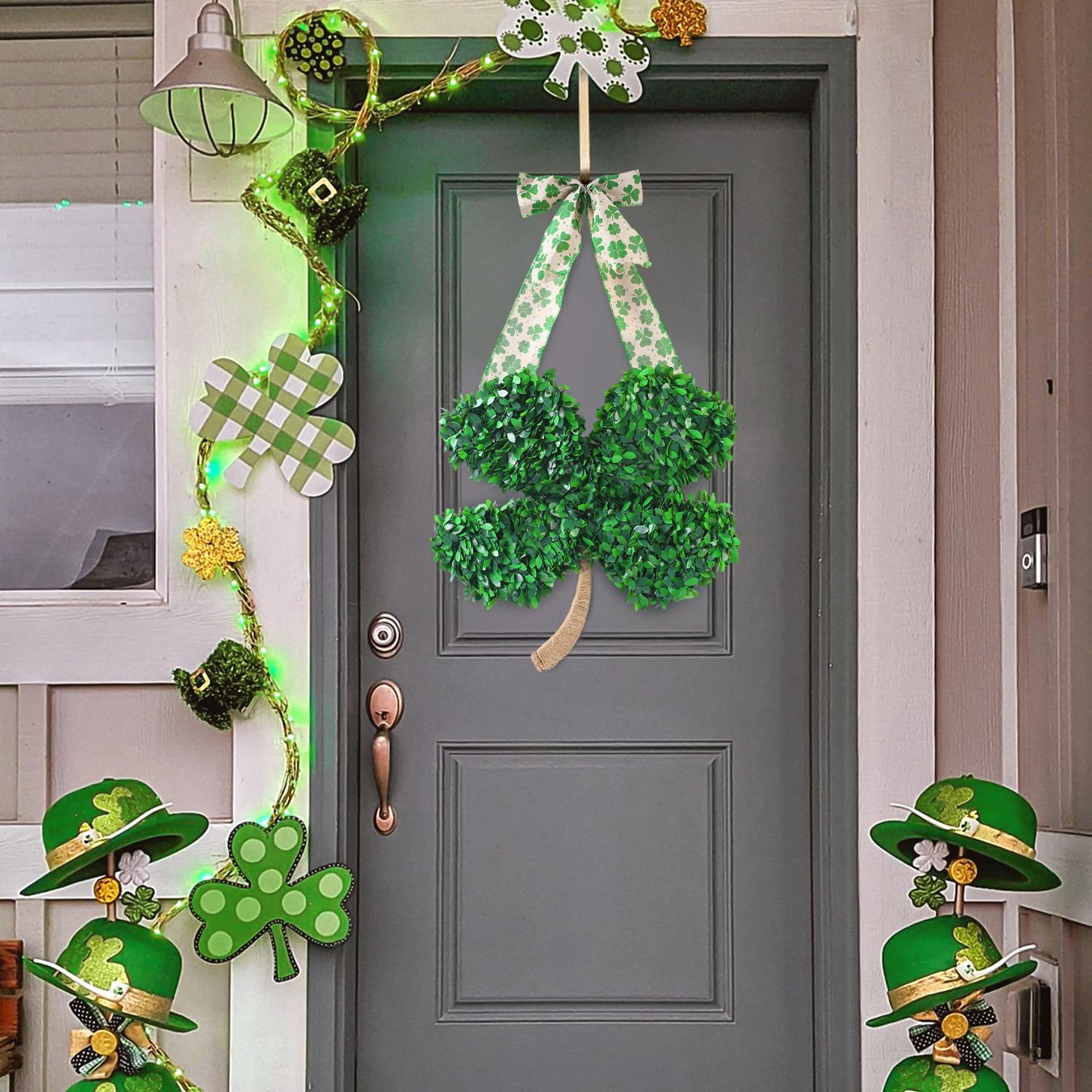 Syagnos shamrock wreath makes a thoughtful St. Patrick's Day gift.