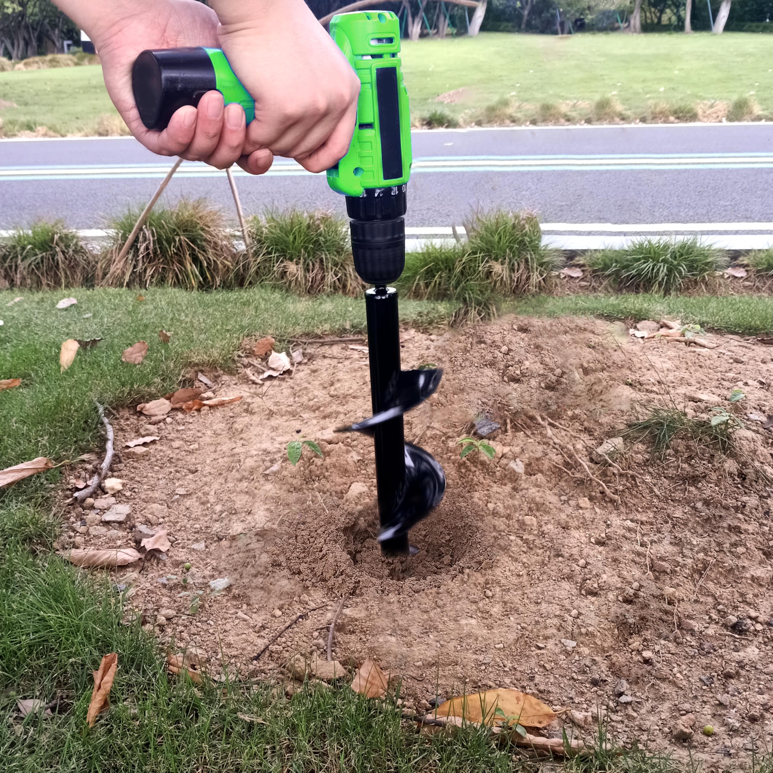 SYITCUN garden tool in use, showcasing ease and efficiency.