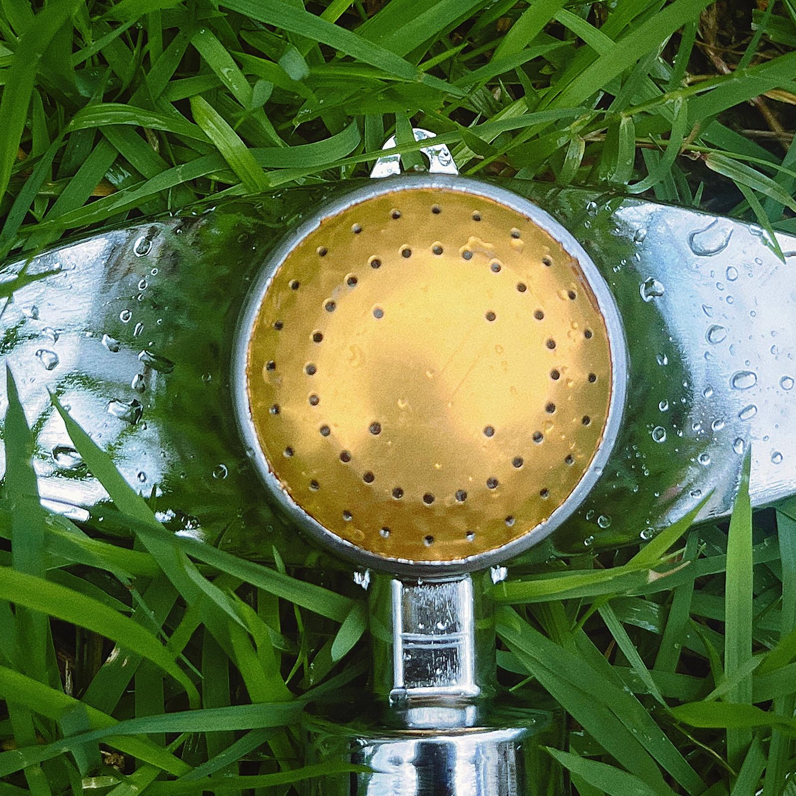 SYOOOY wide-coverage sprinkler demonstrates broad radius for efficient landscaping.