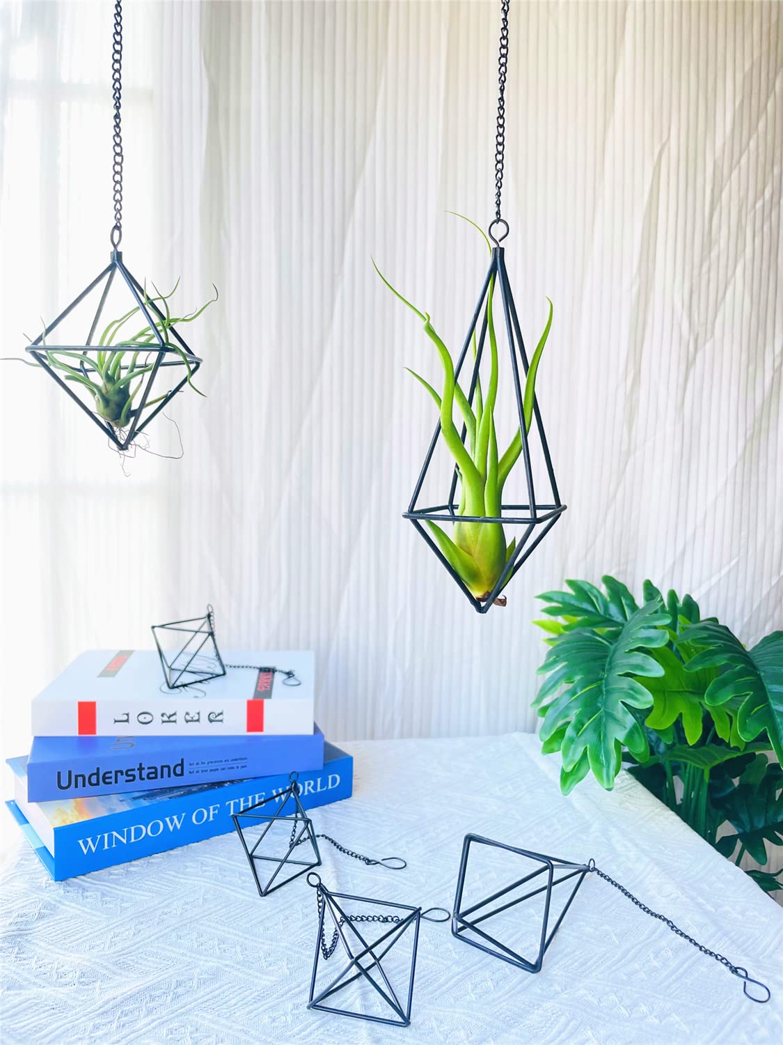 SZRUIZFZ short octahedron hanger ideal for compact wall clusters.
