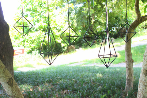 SZRUIZFZ six-hanger geometric decor set for versatile wall displays.