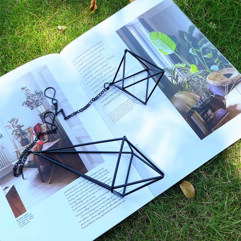 SZRUIZFZ chain-equipped hanger enables easy rearrangement for fresh layouts.
