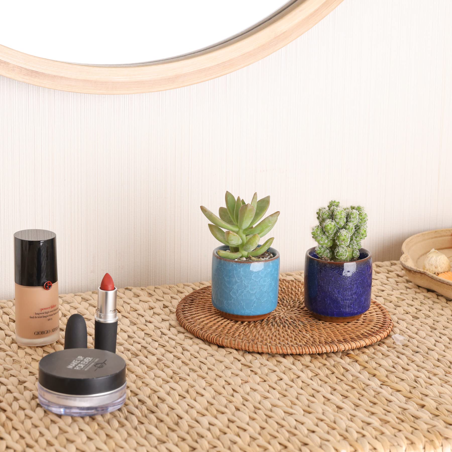 T4U ice crack glaze pot makes a thoughtful plant gift.