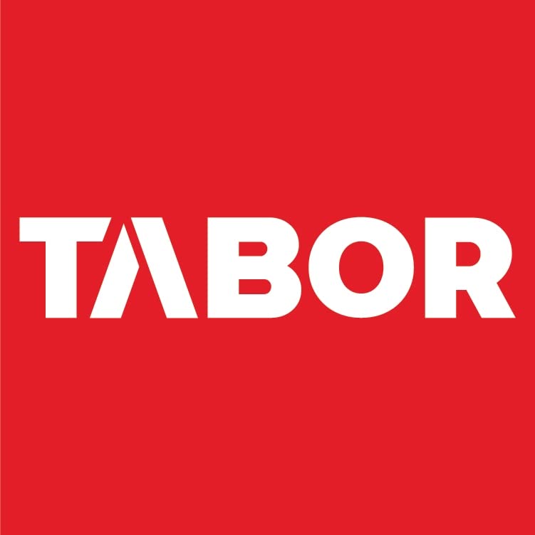 TABOR TOOLS K7A deadheading flowers with clean cuts.