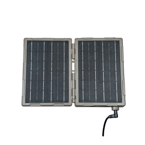 TACTACAM Reveal folding solar panel delivering 7.2W for extended field power.