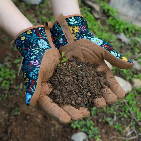 Tavaleu floral-pattern gloves add style while you work in the garden.