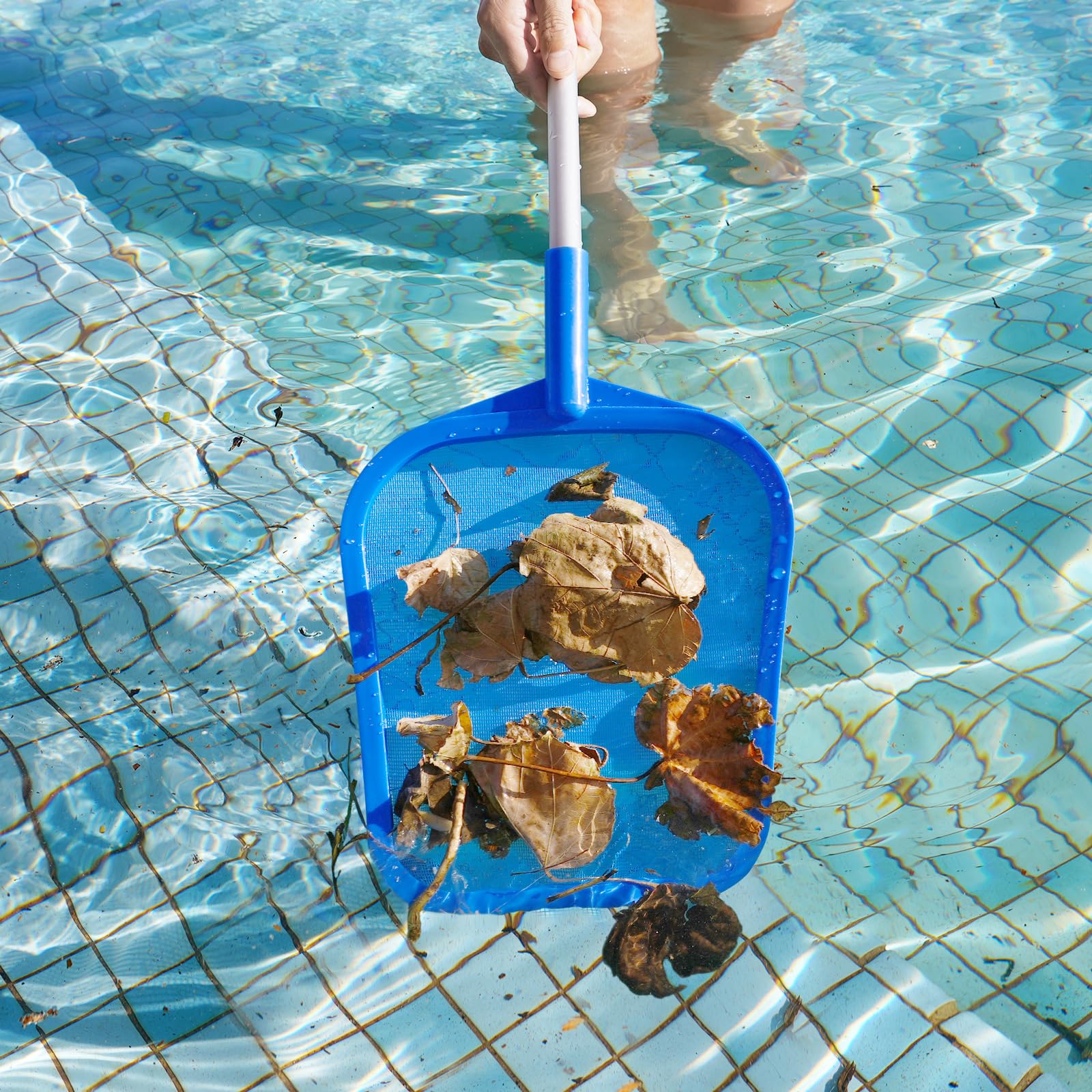 Tavaleu pool skimmer ends are hangable for simple storage
