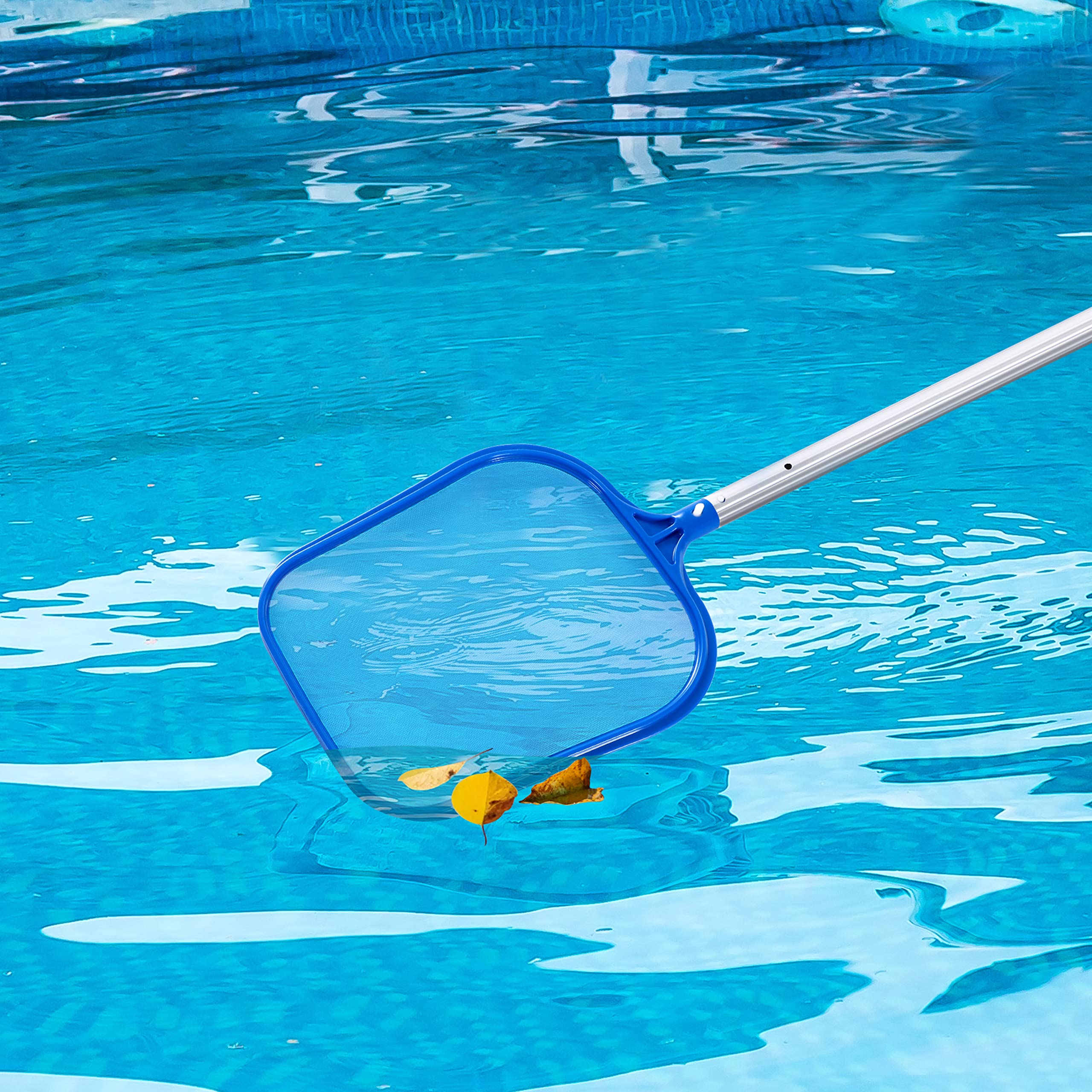 Tavaleu Pool Skimmer nine-three-by-seventeen-four-inch-net provides wide reach.