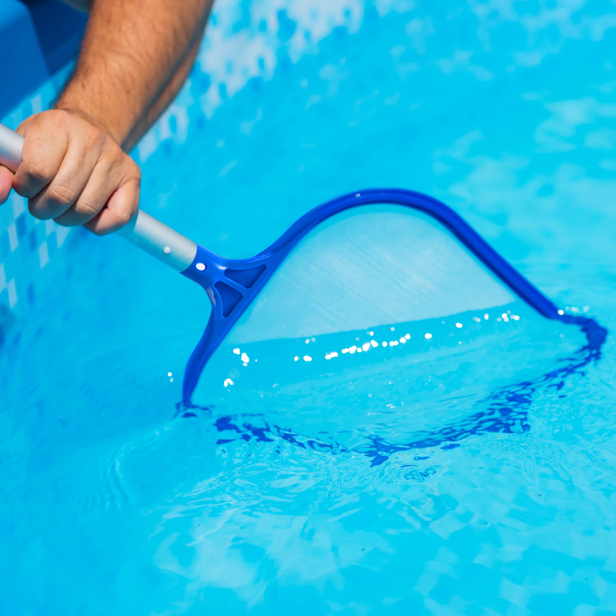 Tavaleu Pool Skimmer pole-compatible design fits standard telescopic poles.