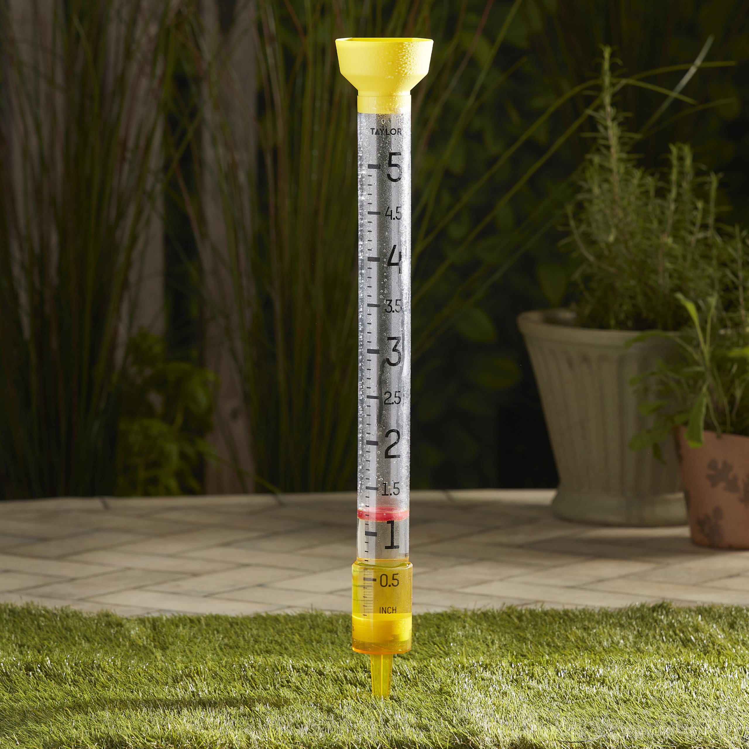 Taylor Jumbo JR high-visibility indicator aids quick rainfall checks