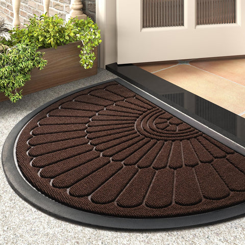 Tchdio semicircular door mat with dirt-trap surface trapping moisture at the entry