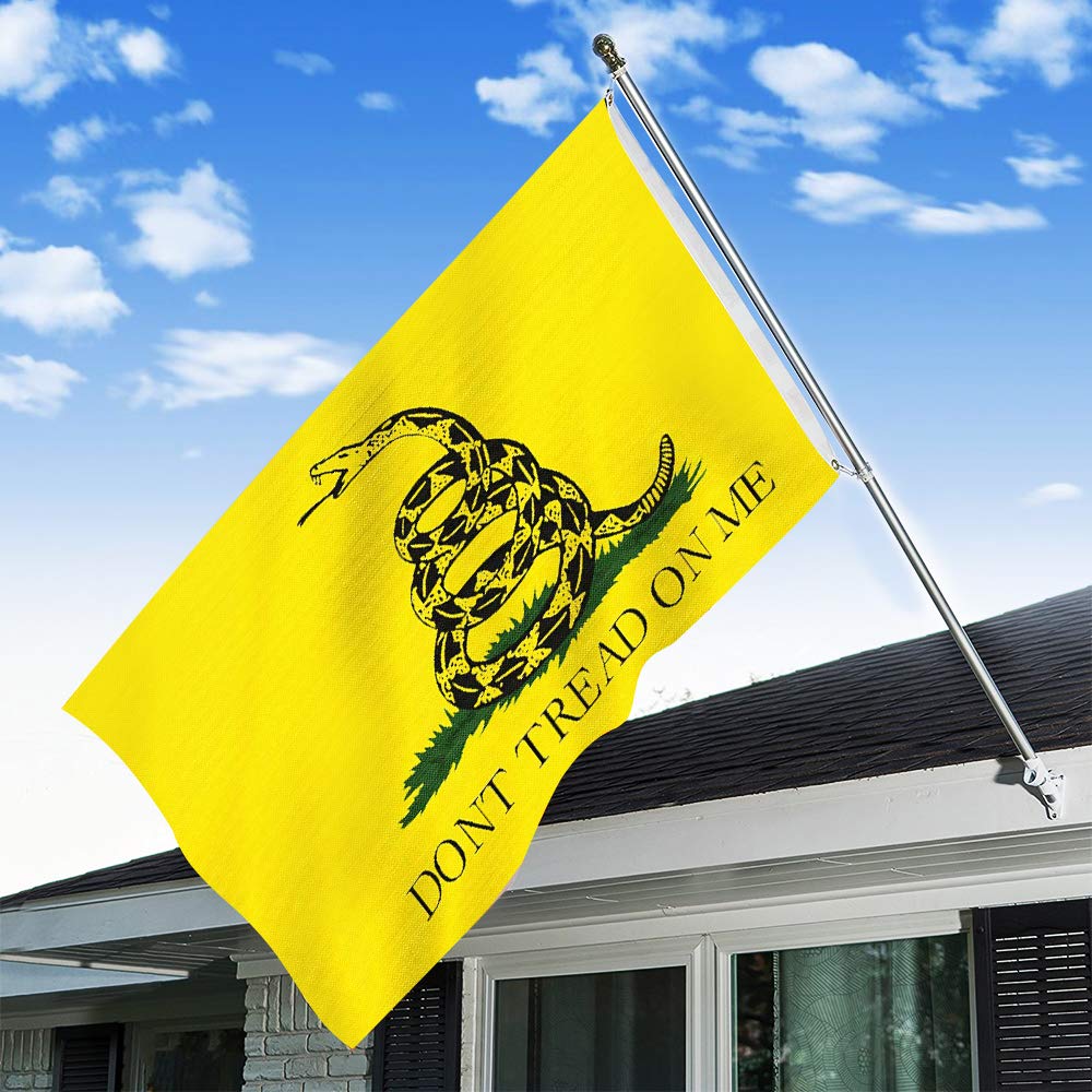 TDHDIKE Bright colors UV-resistant flag maintains vibrancy in sun.
