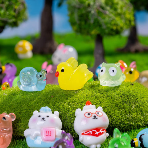 Teenzee aquarium decor mini animals; tiny resin animals add life to tanks and terrariums.