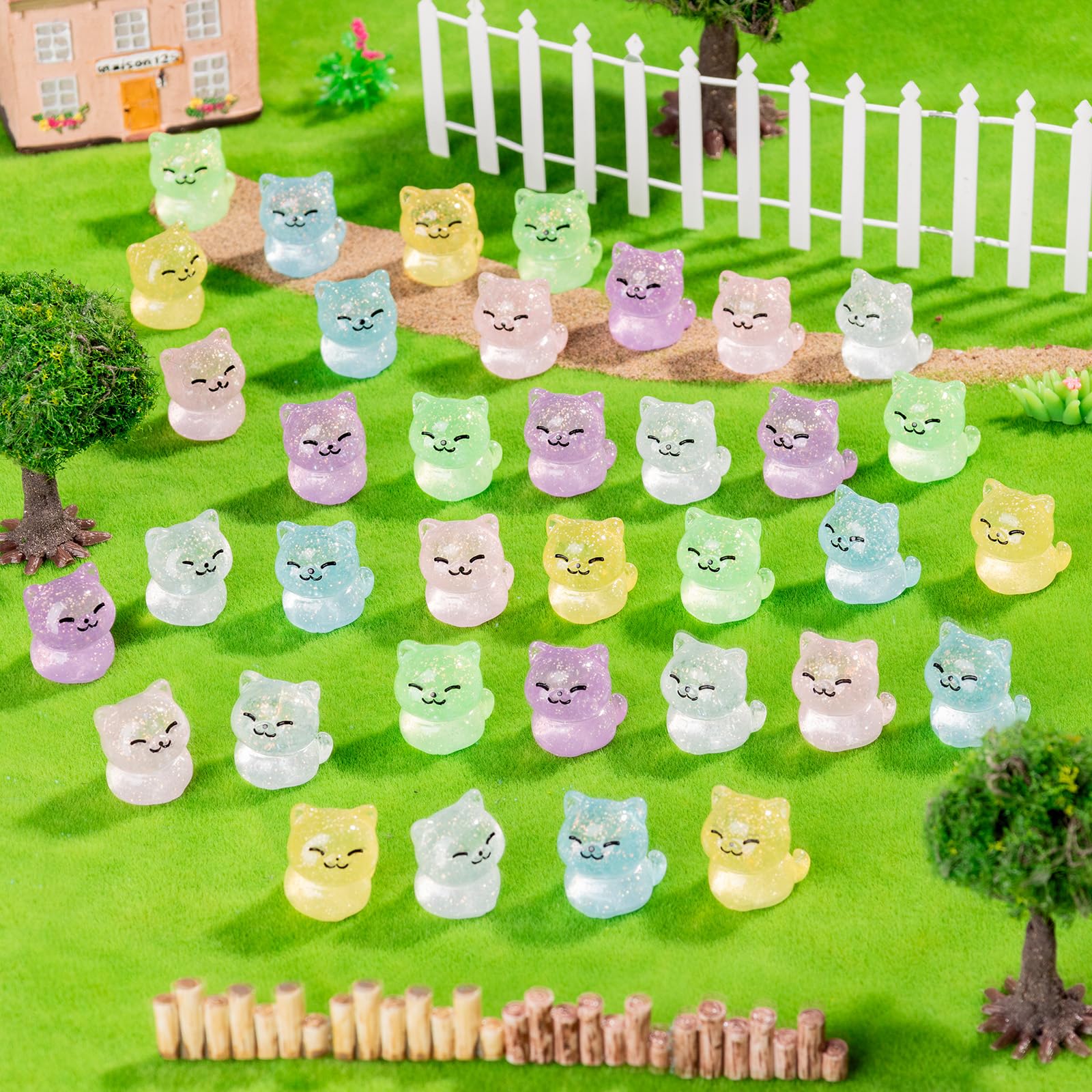Teenzee cats in tiny scenes ideal for garden landscapes.