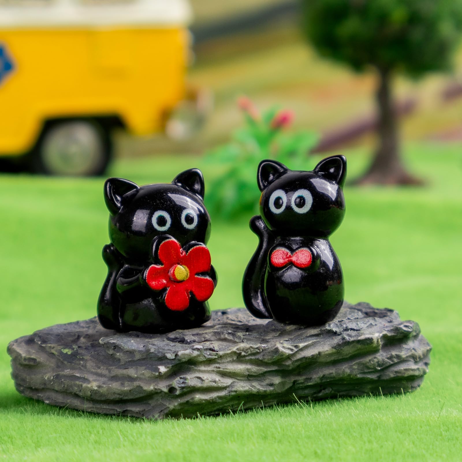 Teenzee resin black cats durable enough for creative projects.