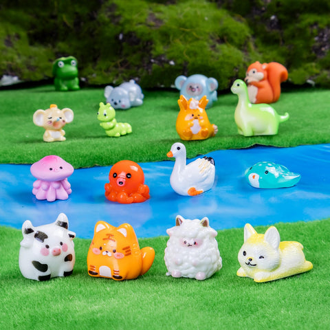 Teenzee miniature animal figures detail: vibrant textures enhance DIY miniature displays.