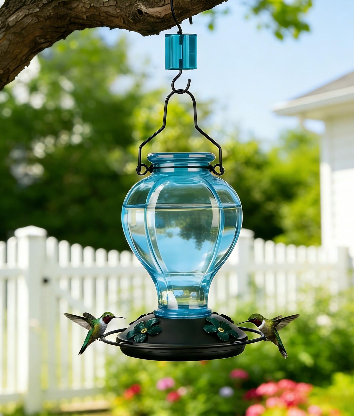 Tegarbed glass hummingbird feeder with 360° perch for uninterrupted feeding from any side.