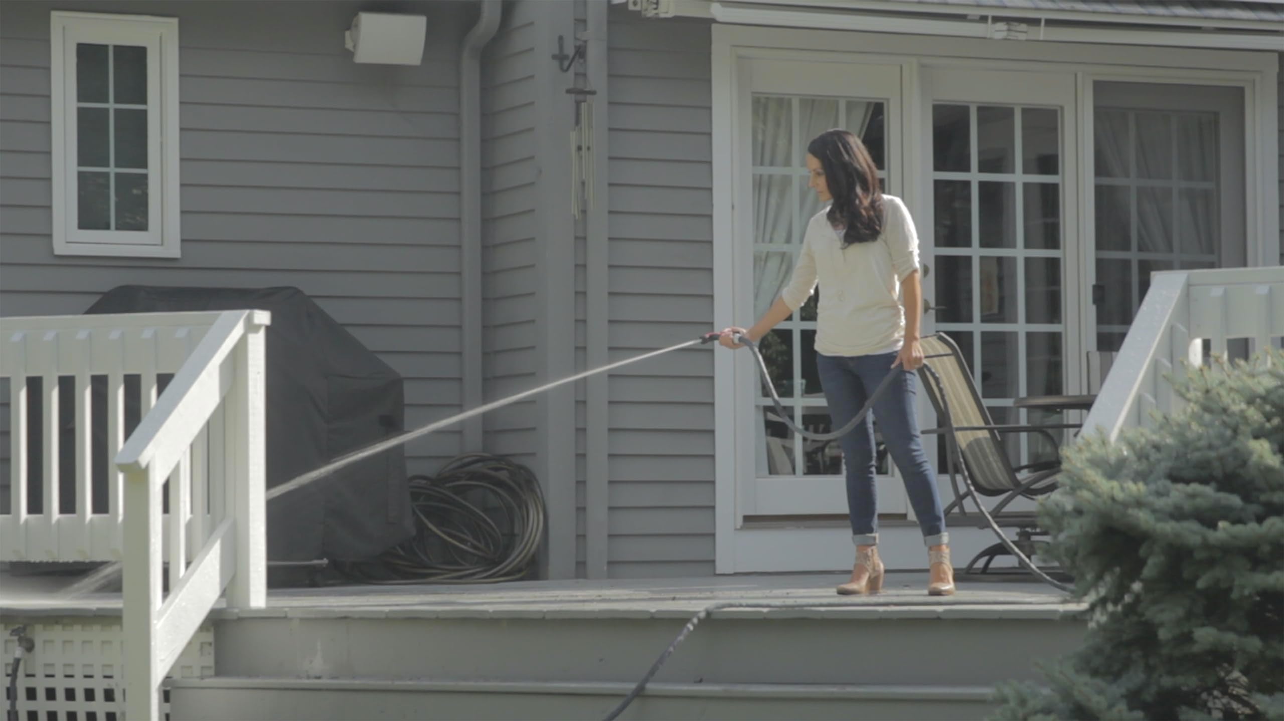 Teknor Apex Zero-G 4001-50 smooth surface glide reduces snagging on surfaces.