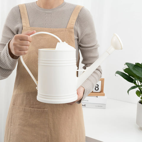 Tennedriv Green 68-ounce capacity supports watering several plants before refilling