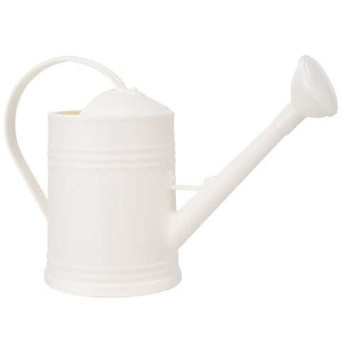 Tennedriv Green watering can with wide opening simplifies refilling and reduces spills
