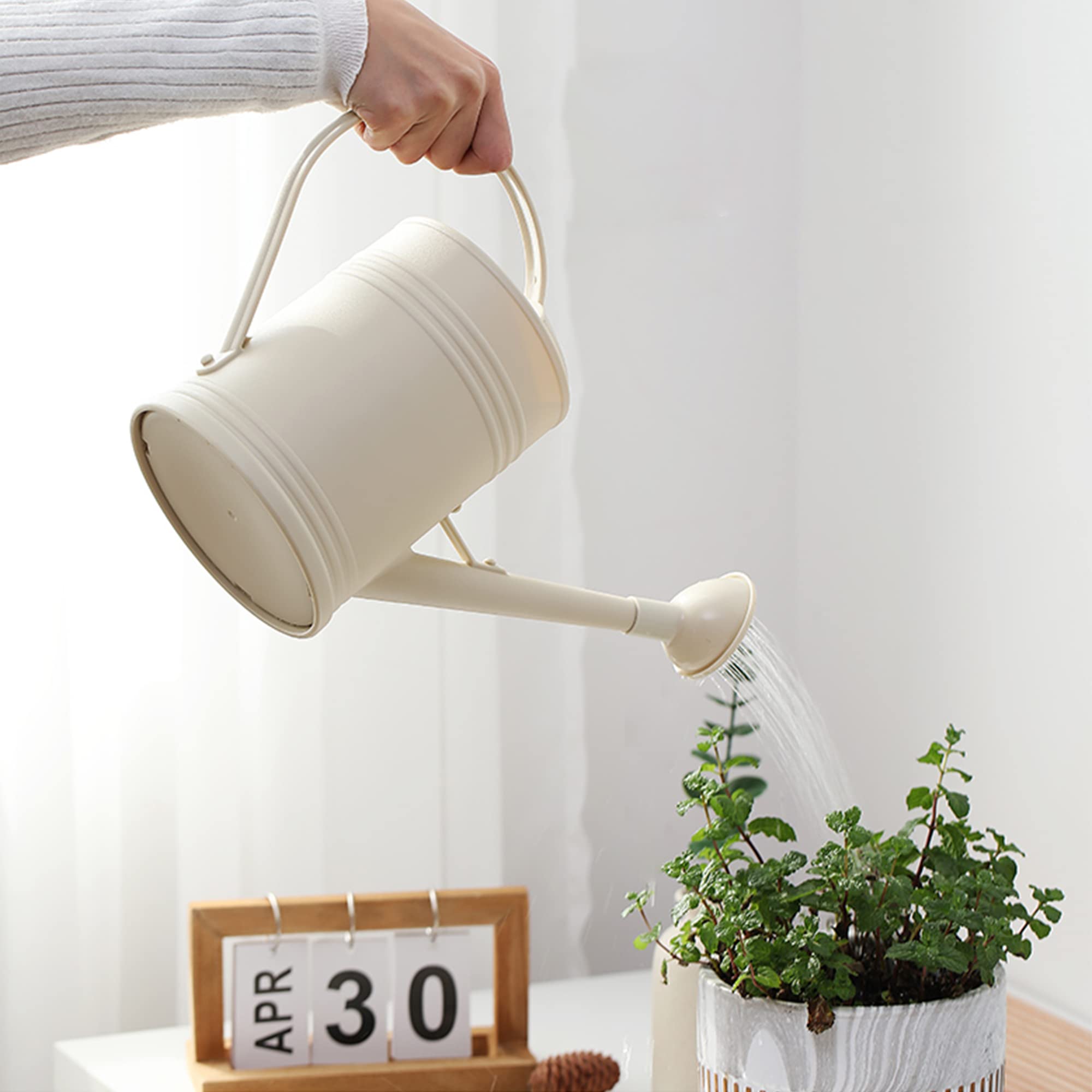 Tennedriv Green watering can lightweight yet sturdy for daily use.