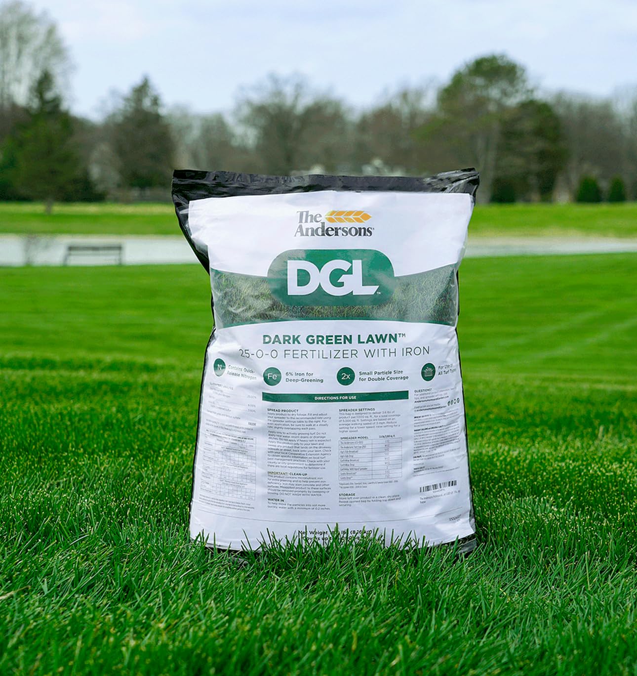 The Andersons DGL covers up to 5,000 sq ft, enabling efficient lawn feeding.