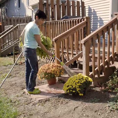 The Relaxed Gardener ergonomic design supports precise watering sessions.