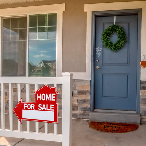 Threehoney eye-catching red-and-white yard sign boosts visibility