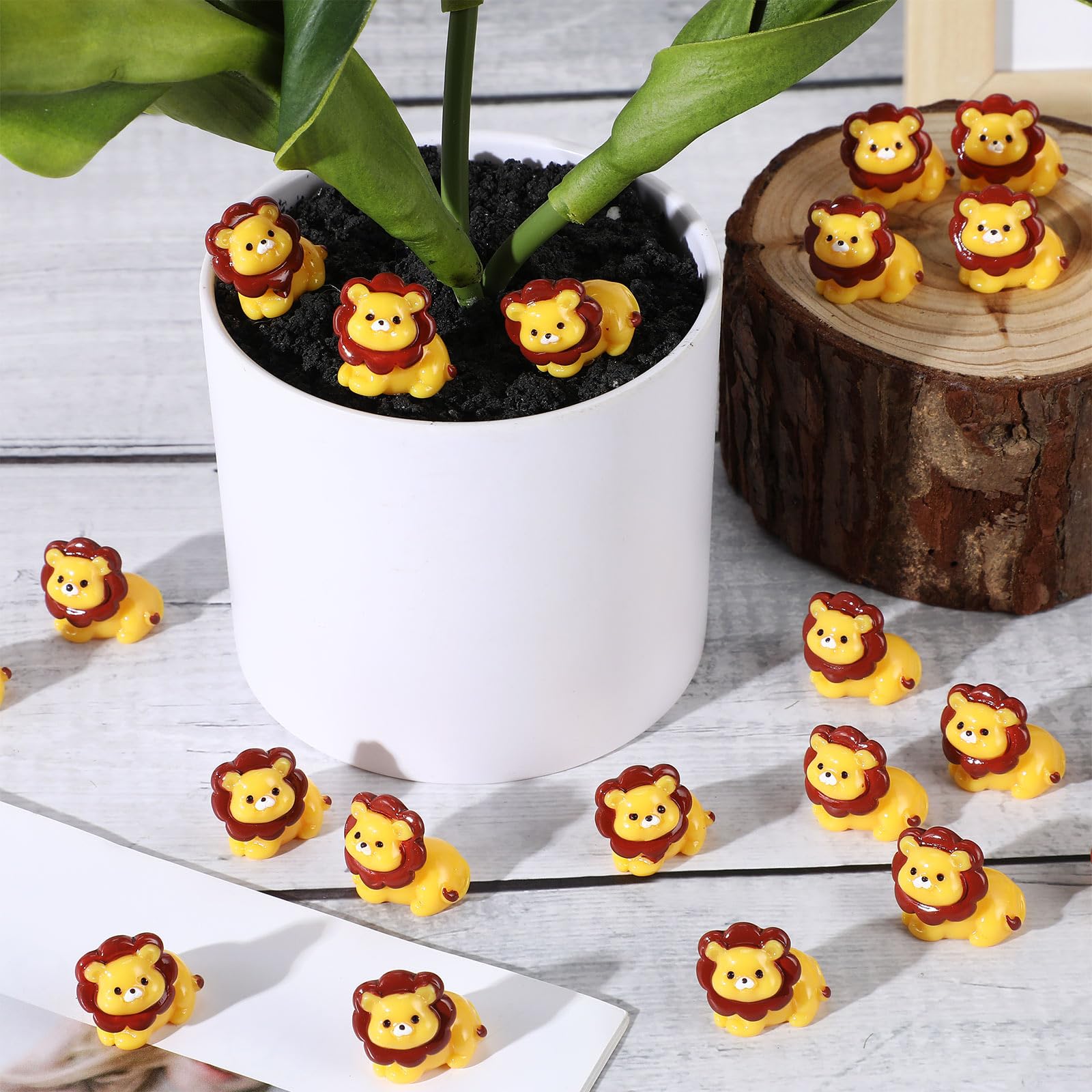 Threehoney lion 07 mini statue for gift toppers and crafts.