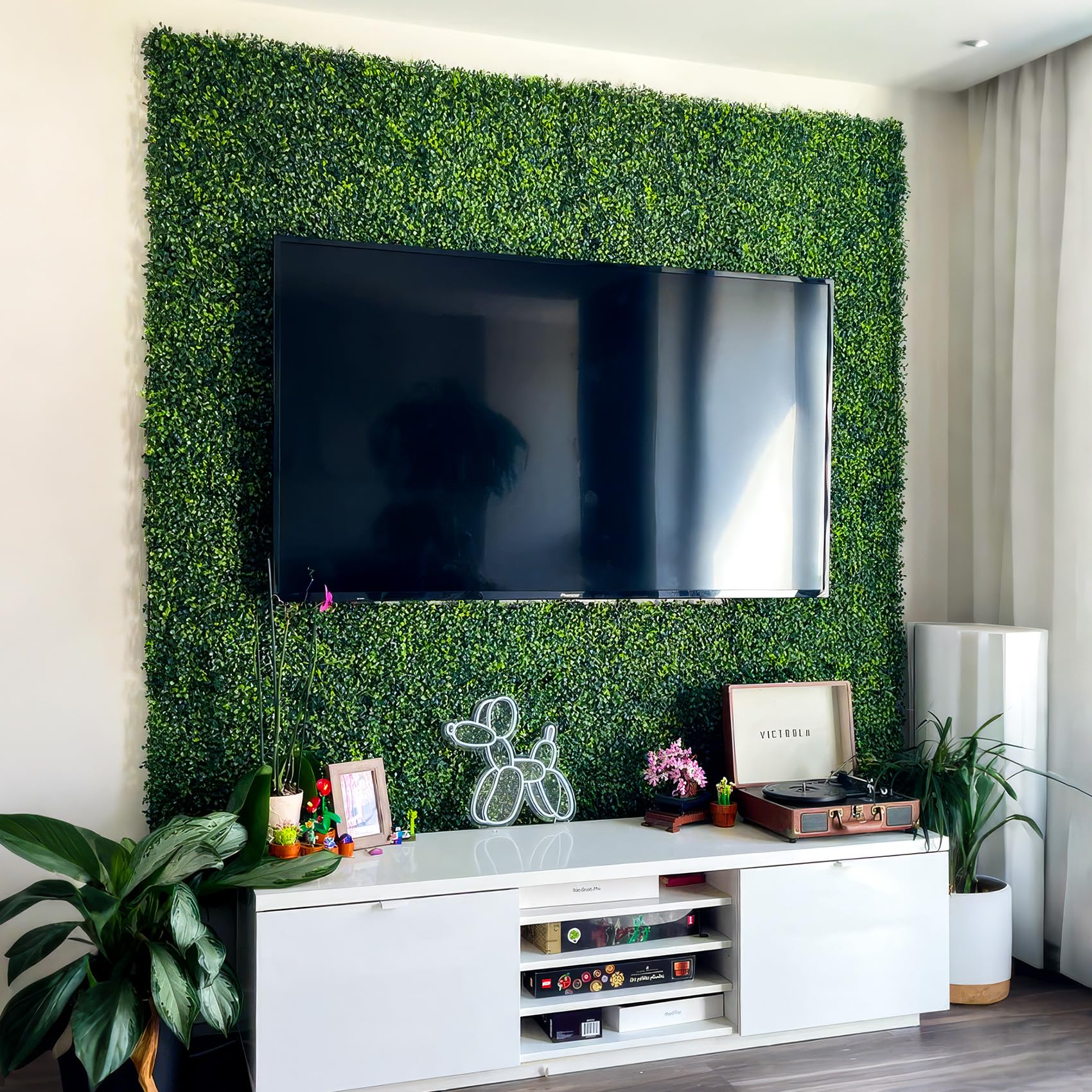 Ticanros provides spare leaves for maintenance and fuller hedges