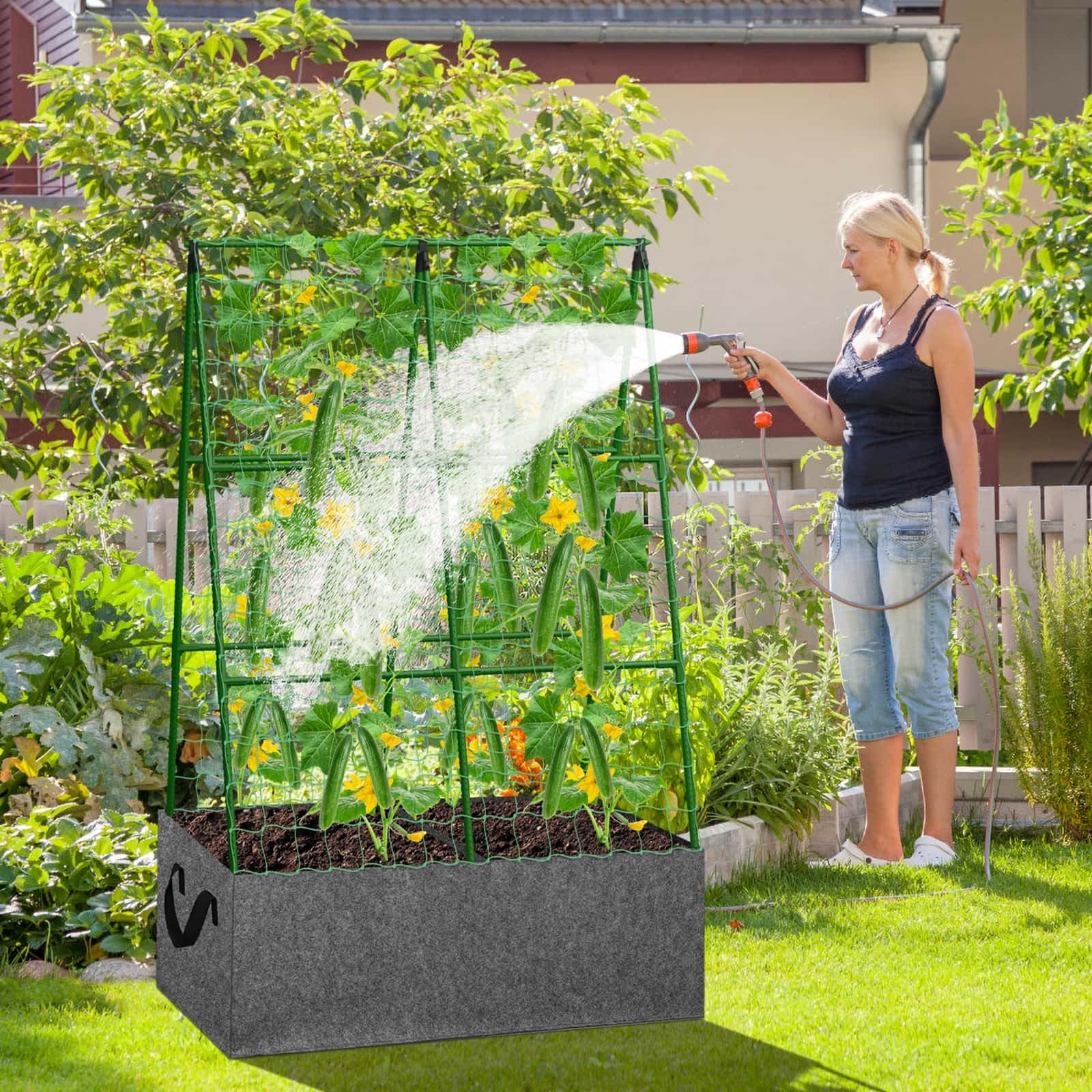 Tidponra trellis netting provides strong support for climbing plants