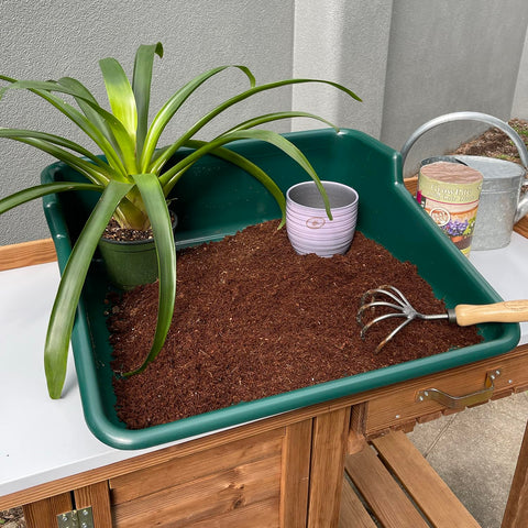 Tierra Garden Garden Tidy Tray is lightweight and portable for easy repositioning.