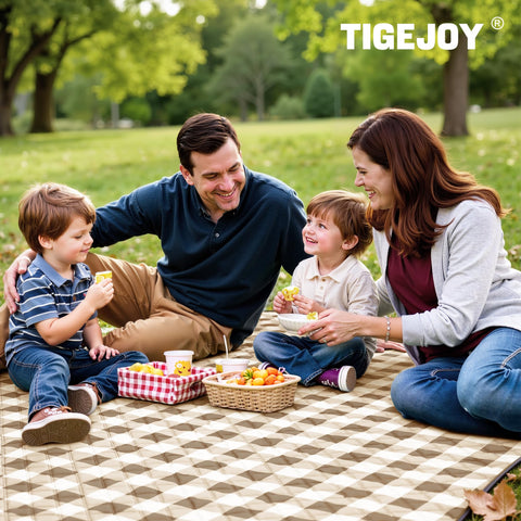TigeJoy picnic blanket waterproof top layer keeps you dry on damp grass.