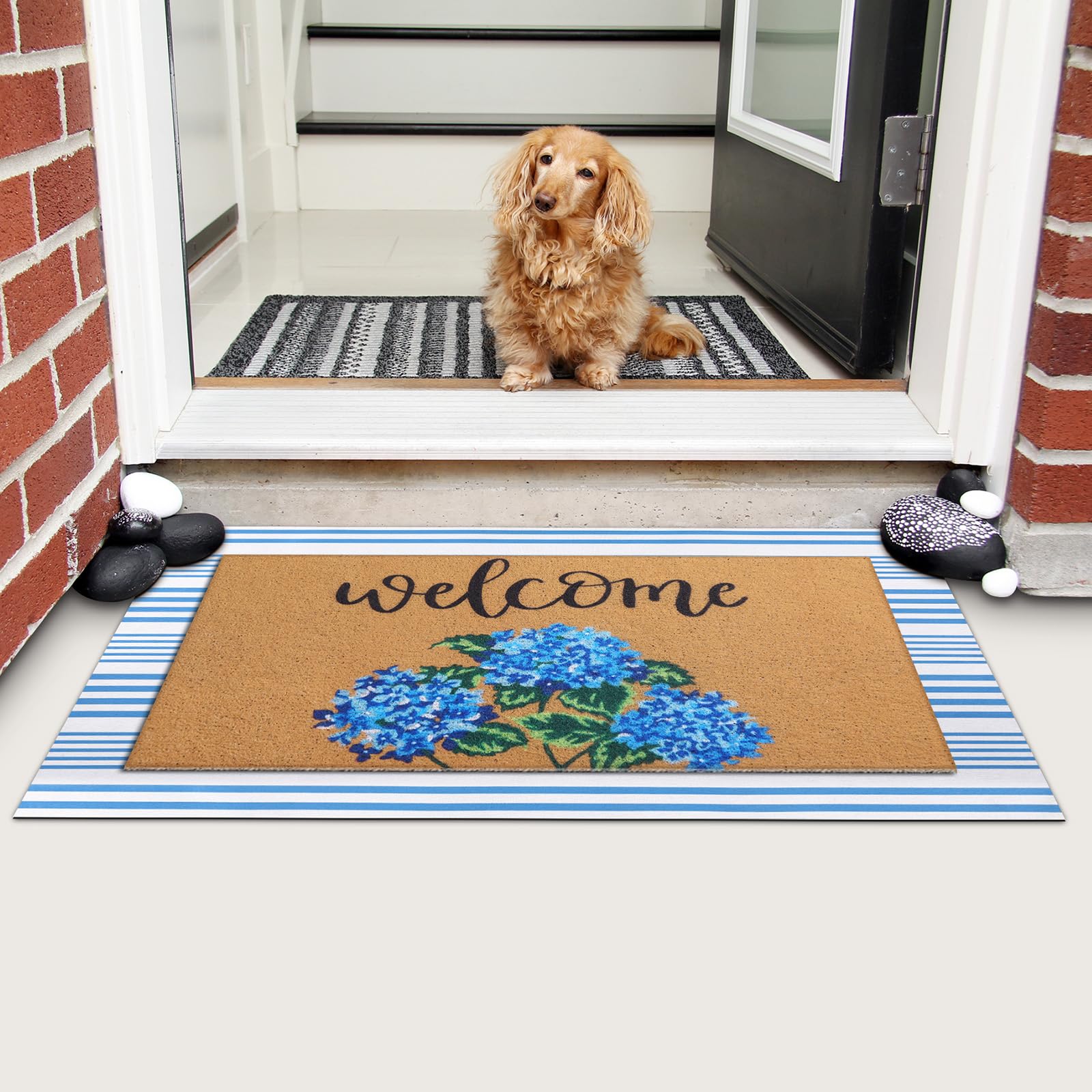 Tinideya entry rug with durable stitching withstands outdoor use.