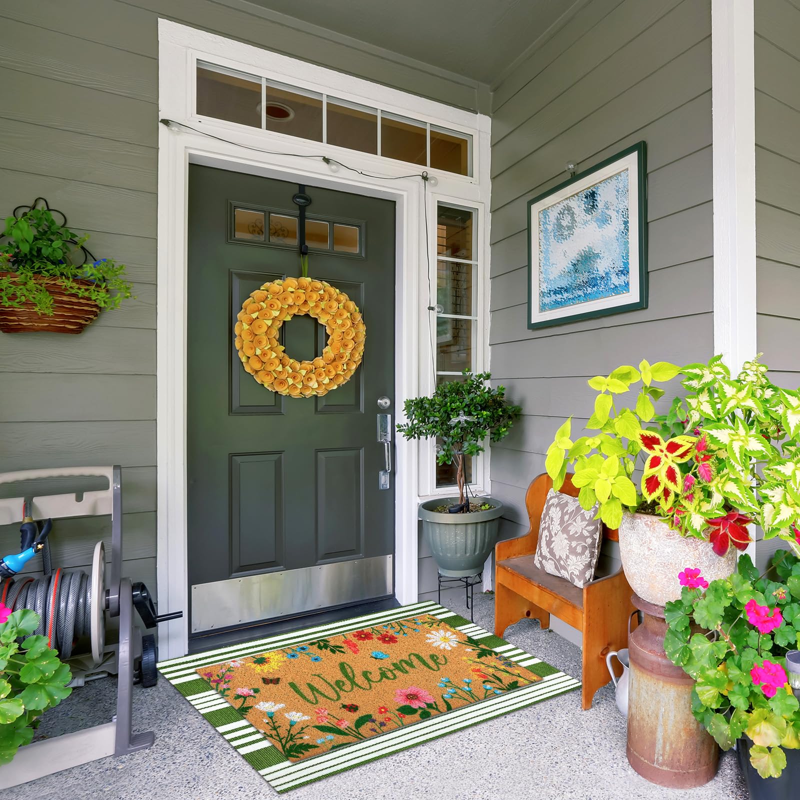 Tinideya doormat features non-slip backing for stable steps.