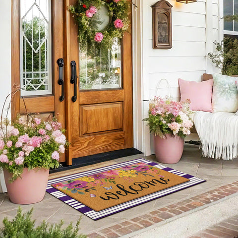 Tinideya polypropylene and rubber weave adds hospitable warmth.