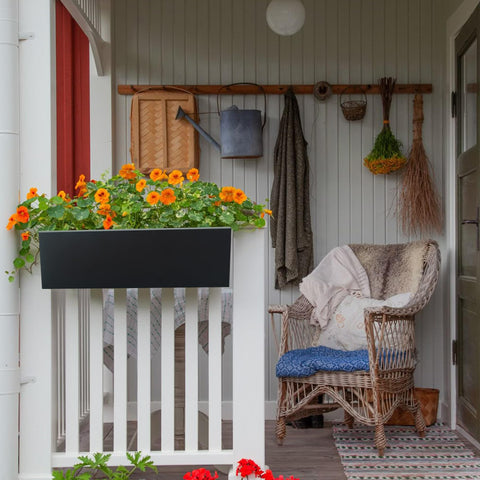 TISUWING weather-resistant coating close-up, protects planter from rain and sun.