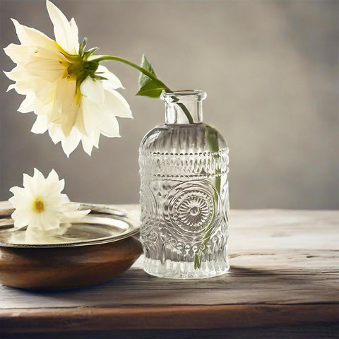 TIWPAJS dining table vase adds elegance to centerpieces and meal settings.