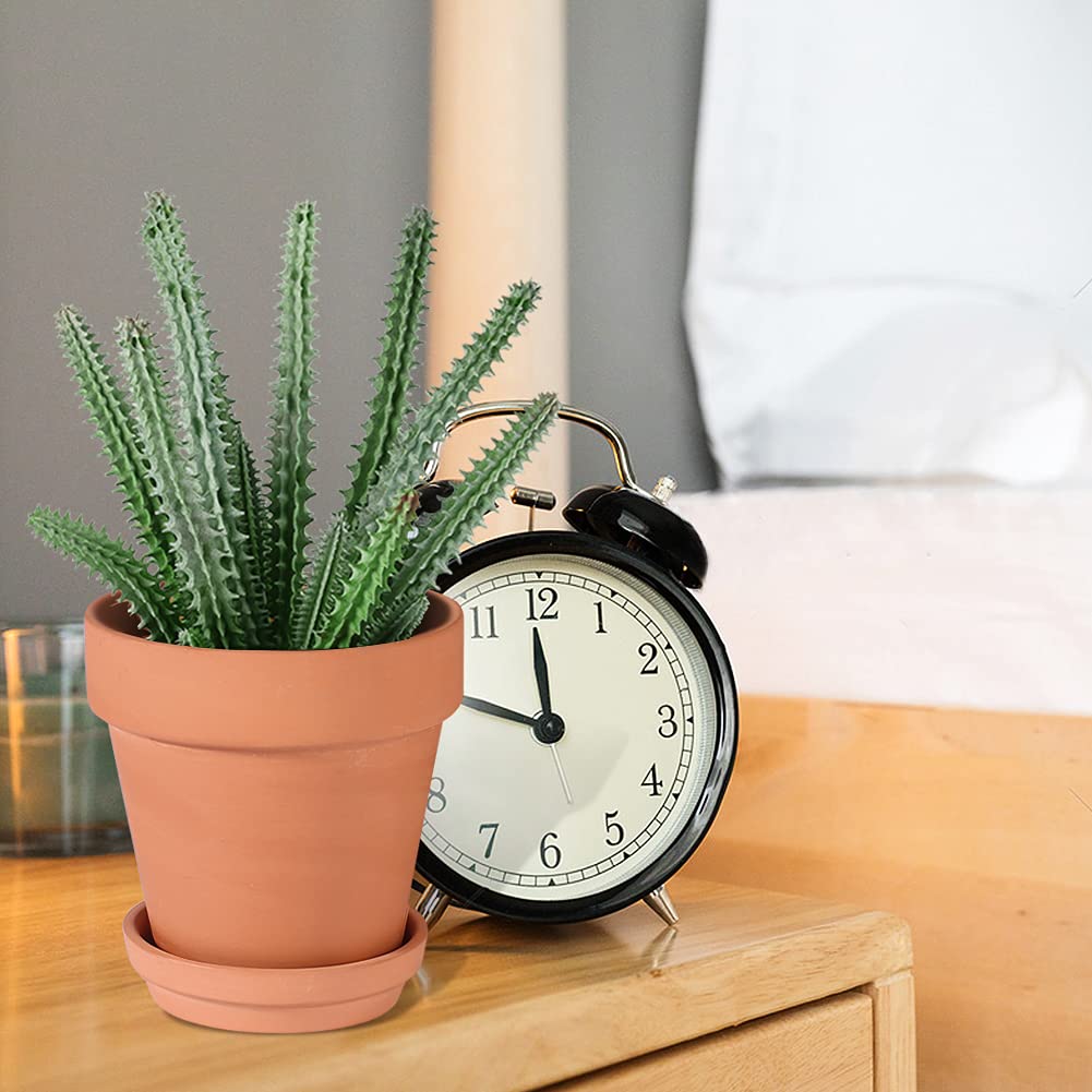 TKSCUSR small flower pots make charming wedding favors and décor.
