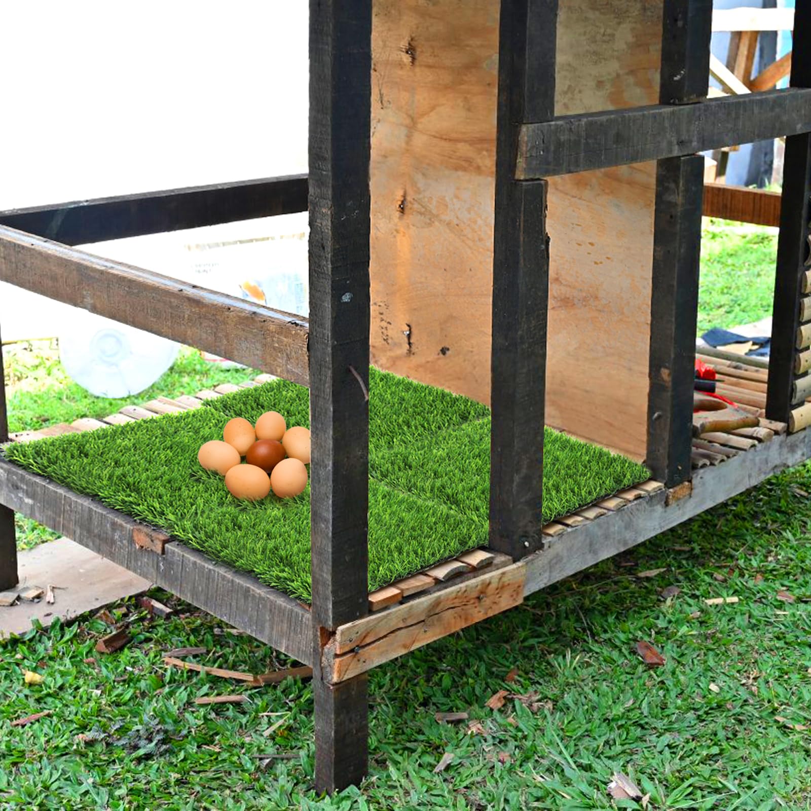 Tlence nest bedding grass rug ideal for egg laying areas.